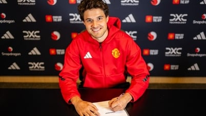 Tin chuyển nhượng bóng đá ngày cuối hè 2025: Man United đón thủ môn mới, nhưng không phải Emiliano Martinez