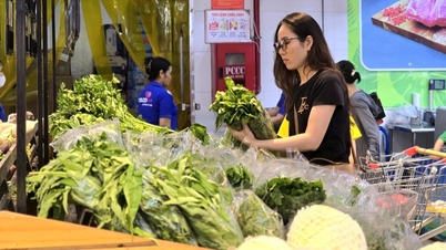 Supermarket menambah pasokan makanan untuk menyerbu wilayah Bualoi, untuk menghindari kekurangan dan kenaikan harga.