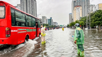 Verkeerspolitie Hanoi reageert proactief op storm nr. 10