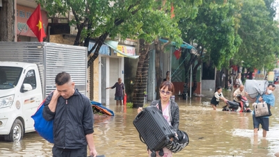 طوفان نمبر 10 کے بعد دریائے ونہ کے ساتھ رہائشی علاقوں میں تاریخی سیلاب