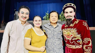 Lidový umělec Tran Ngoc Giau pečuje o nástupnický tým ředitelů divadla Hat Boi v Ho Či Minově městě a vede ho.