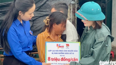 ដួងចិត្តអ្នកអាន Tuoi Tre និងប្រទេសទាំងមូលទៅកាន់ប្រជាជននៅតំបន់ដែលរងគ្រោះដោយព្យុះ។