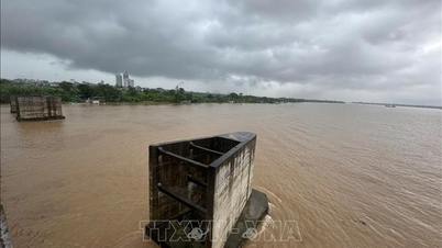 ឥទ្ធិពលព្យុះទី១០៖ ភ្លៀងធ្លាក់ខ្លាំងនៅទីក្រុងហាណូយ ការព្រមានទឹកជំនន់សម្រាប់ទន្លេ Tich និង Bui
