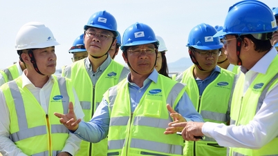 Bau Bang - Cai Mep: ផ្លូវរថភ្លើងរ៉ាឌីកាល់ជិតកប៉ាល់ទំនើប