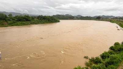 Water levels of Lo River and Gam River are at level 2 and level 3 warning (very dangerous level).