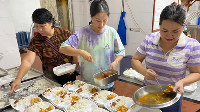 Warm hearts with charity meals