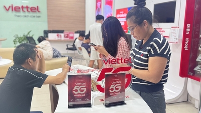 Turn stores into free phone charging points for people