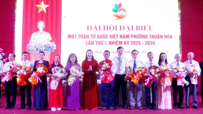 Thuan Hoa and Phu Vang organized the 1st Congress of the Vietnam Fatherland Front.