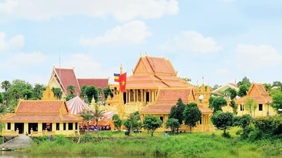 កម្រងព្រឹត្តិការណ៍ "អ្នកជាផ្កានៃភ្នំ" នៅភូមិវប្បធម៌ជាតិ និងទេសចរណ៍វៀតណាម