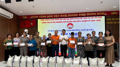 ប្រគល់អំណោយចំនួន 56 ជូនគ្រួសារជួបការលំបាកនៅវួដ Ngo Quyen
