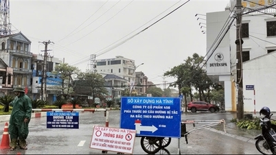 तूफान संख्या 10 के कारण कई राष्ट्रीय राजमार्गों पर भारी बाढ़ आ गई, भूस्खलन हुआ तथा चट्टानें और मिट्टी सड़क की सतह पर फैल गई।