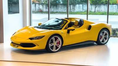 Đại gia Tp.HCM tậu Ferrari 296 GTS hơn 23 tỷ màu vàng lạ mắt