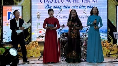 Künstler aus Dak Lak singen zur Feier des Vietnam Music Day