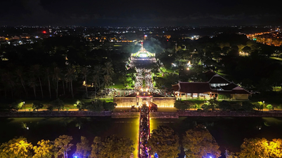 ហ្វូងមនុស្សទស្សនារឿង "ភ្លៀងក្រហម" ដោយឥតគិតថ្លៃនៅ Quang Tri Citadel