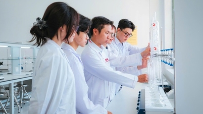 Die Binh Duong University reduziert die Studiengebühren für arme und fast arme Studierende um 50 %