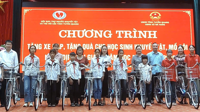 Doou 20 bicicletas para estudantes pobres em Na Hang