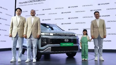 Hyundai Creta Electric 2025 baru di pasar India dibanderol mulai dari INR 1,802 juta hingga INR 2,439 juta (sekitar VND 730-539 juta), tergantung pada konfigurasi dan peralatan.