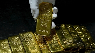 Prix ​​de l'or à midi aujourd'hui 4 septembre 2025 : Le prix de l'or national augmente continuellement, le prix de l'or mondial chute profondément