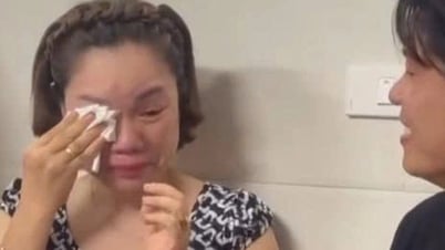 Penonton memeluk Nguyen Van Chung dan menangis karena "Melanjutkan kisah perdamaian"
