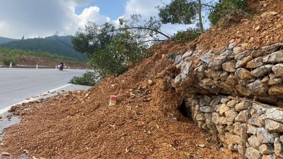 Banyak kejadian tanah runtuh di Lebuhraya Nasional 7C menyebabkan masalah keselamatan lalu lintas.