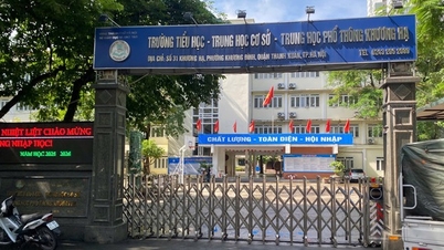 Hà Nội: Cách chức Hiệu trưởng trừ lương giáo viên lấy tiền trả lại phụ huynh