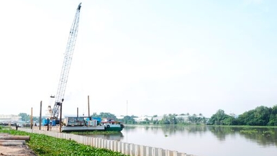 নদীর তীরে ভূমিধস রোধে অনেক সমাধান স্থাপন করা