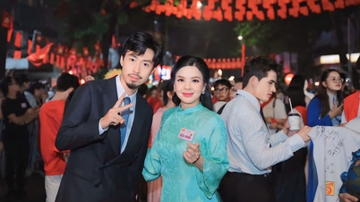 Den Vau, Phuong Hanh dan banyak bintang Vietnam dengan senang hati berpartisipasi dalam parade dan pawai