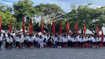 វិទ្យាល័យ Nguyen Van Nguyen បានប្រារព្ធពិធីបើកបវេសនកាលឆ្នាំសិក្សាថ្មី ២០២៥ - ២០២៦។