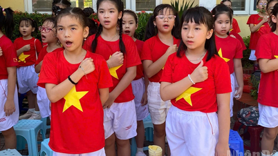 Hà Nội: Lễ khai giảng ấm áp yêu thương của thầy trò Trường Nguyễn Đình Chiểu