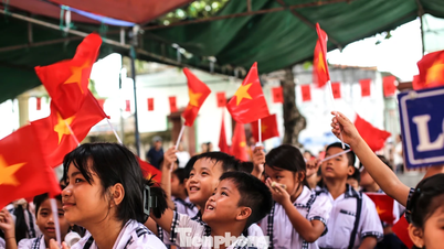 Xúc động lễ khai giảng giữa biển khơi Gia Lai