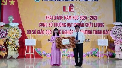 Phó Chủ tịch UBND tỉnh Nguyễn Thiên Văn dự lễ khai giảng năm học mới tại Trường Cao đẳng Y tế Đắk Lắk