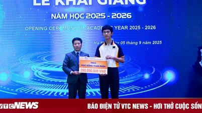 Trường trao học bổng toàn phần cho nam sinh mất 4 người thân vụ lật tàu Hạ Long