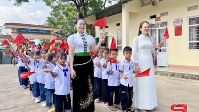 Teachers and students in the flooded area of ​​Chieng So confidently enter the new school year