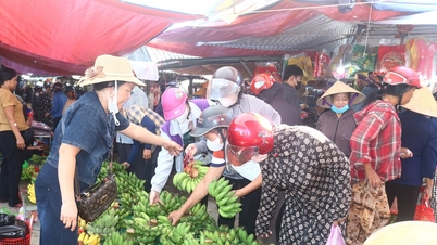 'Festival Bulan Purnama Sepanjang Tahun': Pasar-pasar di Pedesaan Nghe An Ramai Seperti Festival Tet