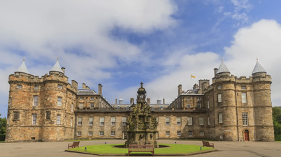 Du lịch cung điện Holyrood: Hành trình khám phá biểu tượng Hoàng gia Scotland