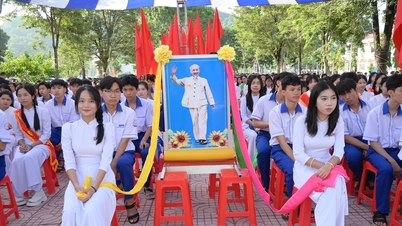 Lãnh đạo tỉnh Lâm Đồng dự, chung vui khai giảng năm học 2025 - 2026