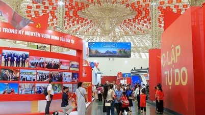 The attraction spreads from the Exhibition of 80 years of national achievements