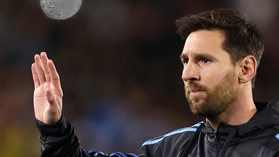 Messi lập cú đúp xúc động cho Argentina ở trận đấu cuối trên sân nhà