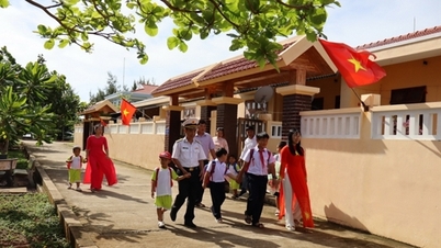 Emocionante ceremonia de apertura del nuevo año escolar en las islas de la Zona Especial de Truong Sa