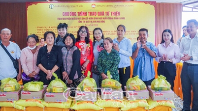 400 suất quà nghĩa tình gửi đến bà con nghèo
