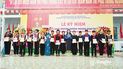 Anggota alternatif Komite Sentral Partai, Wakil Sekretaris Tetap Komite Partai Provinsi, Ketua Dewan Rakyat Provinsi Ton Ngoc Hanh menghadiri upacara pembukaan Sekolah Menengah dan Atas Dieu Ong untuk Etnis Minoritas.