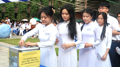Học sinh TPHCM sẻ chia cùng đồng bào vùng lũ trong lễ khai giảng