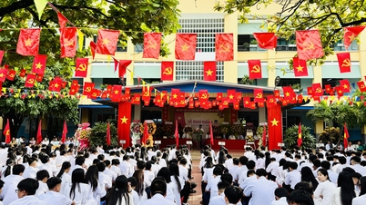 Phó Chủ tịch UBND tỉnh Lâm Hải Giang dự khai giảng năm học mới tại Trường THPT Quy Nhơn