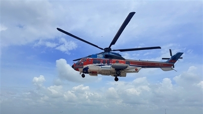 Helikopter terbang ke Truong Sa untuk menyelamatkan pasien yang sakit kritis