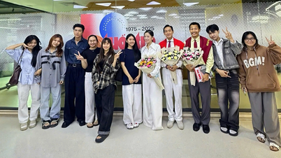 Học kỹ năng phỏng vấn, sinh viên 'vỡ òa' khi được giao lưu cùng đoàn làm phim Mưa đỏ