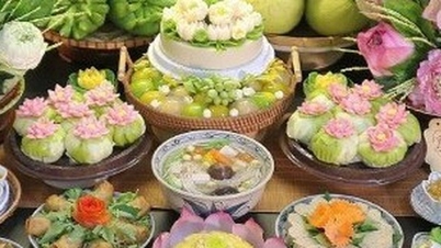 Ibu yang baik berdiri di dapur selama 4 jam, menyiapkan pesta bulan purnama yang indah dan sempurna untuk bulan lunar ke-7.