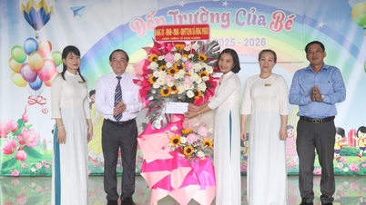 Lebih dari 2.000 siswa dari komune Hung Phuoc menghadiri upacara pembukaan tahun ajaran baru.