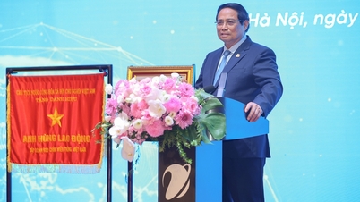 Thủ tướng: VNPT tiếp tục phát huy truyền thống đổi mới sáng tạo, dám nghĩ dám làm