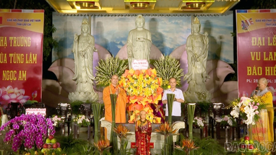 তুং লাম - নগক আম প্যাগোডা পিতামাতার প্রতি কৃতজ্ঞতা প্রকাশের জন্য ভু ল্যান উৎসবের আয়োজন করে
