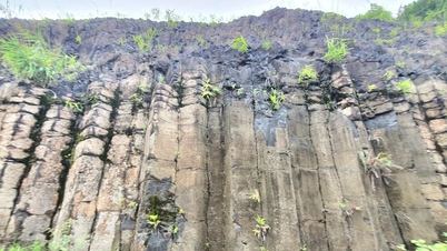 Révéler une majestueuse chaîne de montagnes rocheuses à Da Nang semblable à Ghenh Da Dia à Dak Lak
